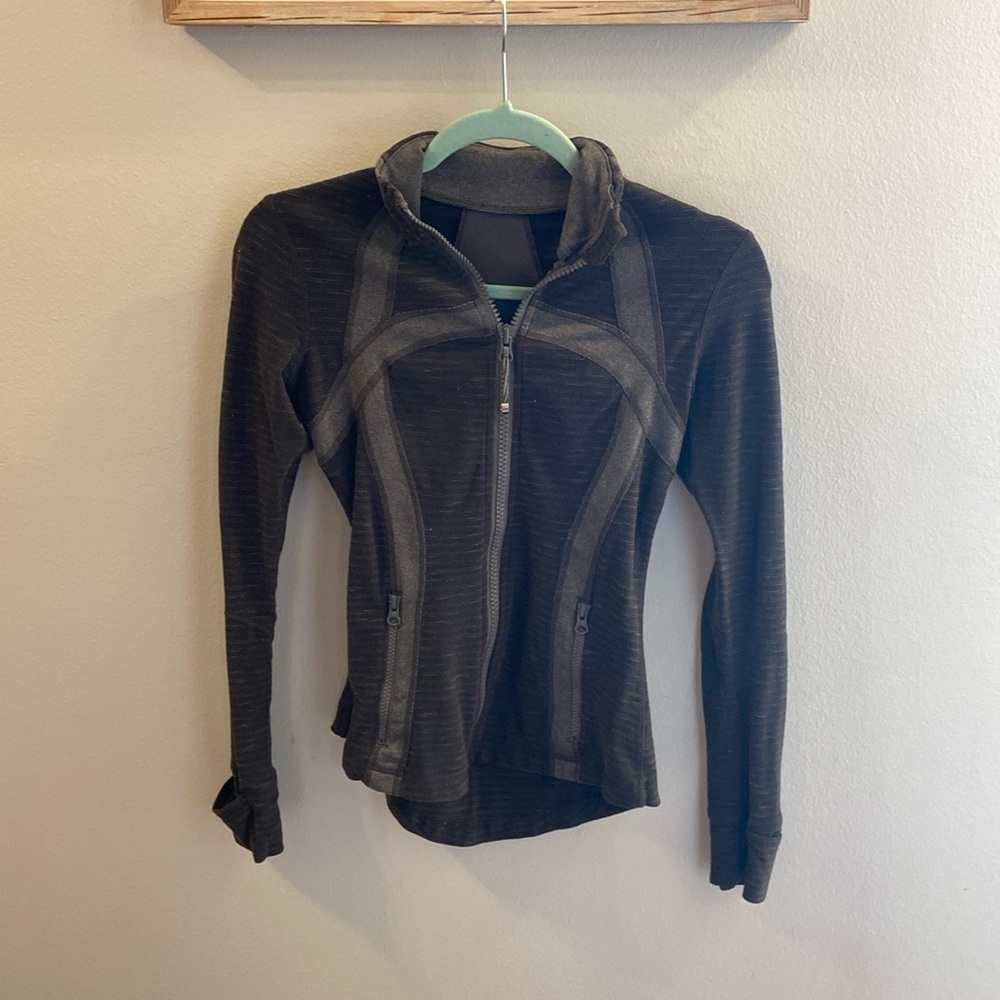 LuluLemon stretchy long sleeve zip up